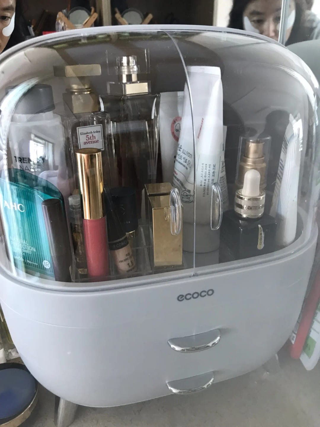 Dustproof Desktop Storage for Cosmetics and Skincare: Benefits and Tips