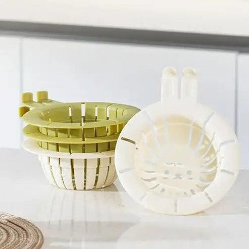 Effective and reusable drain baskets for kitchen sinks