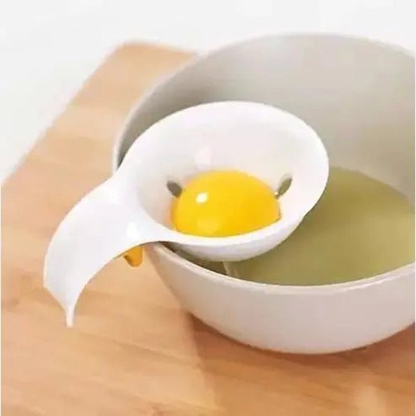 Efficiently Separate Egg Whites and Yolk