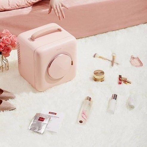 GEVILAN Mini Beauty Products Storage Refrigerator