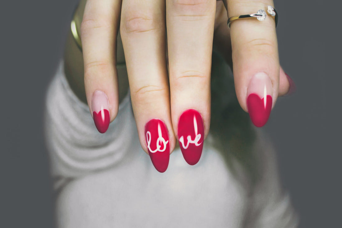 Dazzle and Shine: 7 Festive Nail Art Designs for a Stylish Christmas