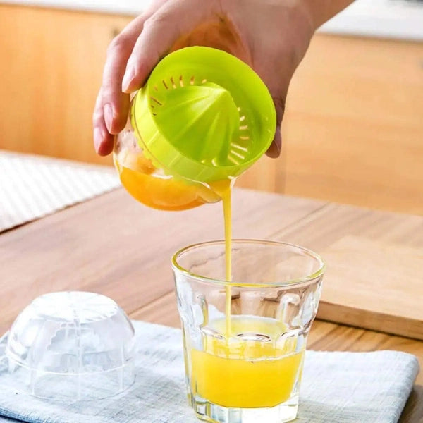 Lemon Squeezer with Lid, Plastic Manual Lemon Juicer, Orange Press Cup