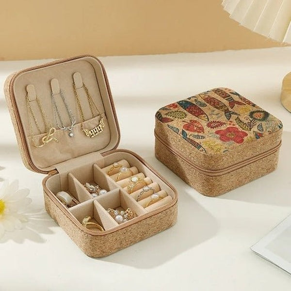 Keep your jewelry organized and protected on the go with this pack of 2 stylish travel jewelry boxes. Perfect for gifting and everyday use, these boxes are compact.